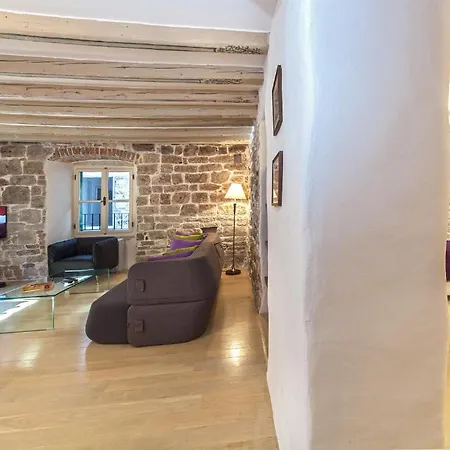 Luxury San Giovanni 1 *